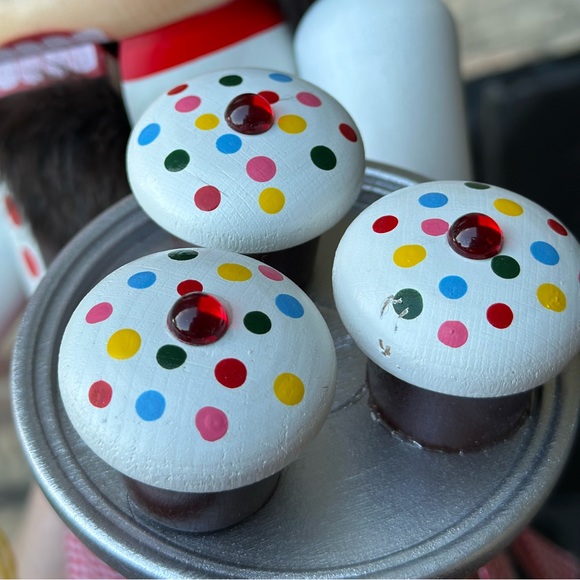 Vintage Steinbach Nutcracker Cupcake Maker 18” tall. Haunted? You decide. - Picture 14 of 15